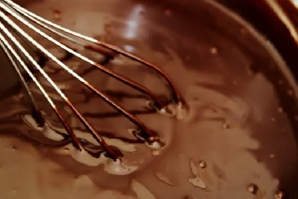 1 Creme Básico, 3 Recheios: Chocolate ao Leite, Meio Amargo e Amargo