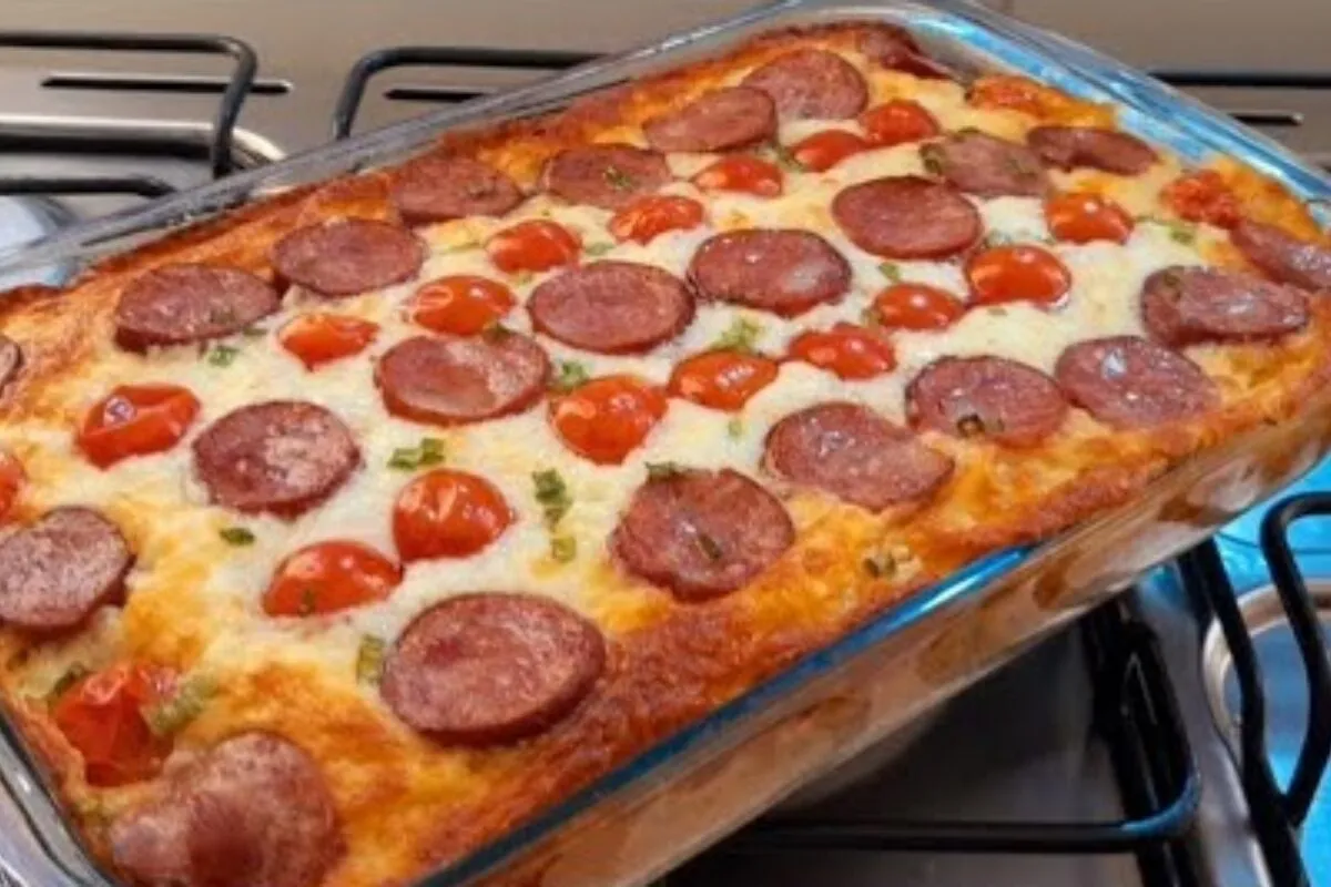 A melhor torta de calabresa com queijo que já comi: nem precisa pedir pizza no fim de semana