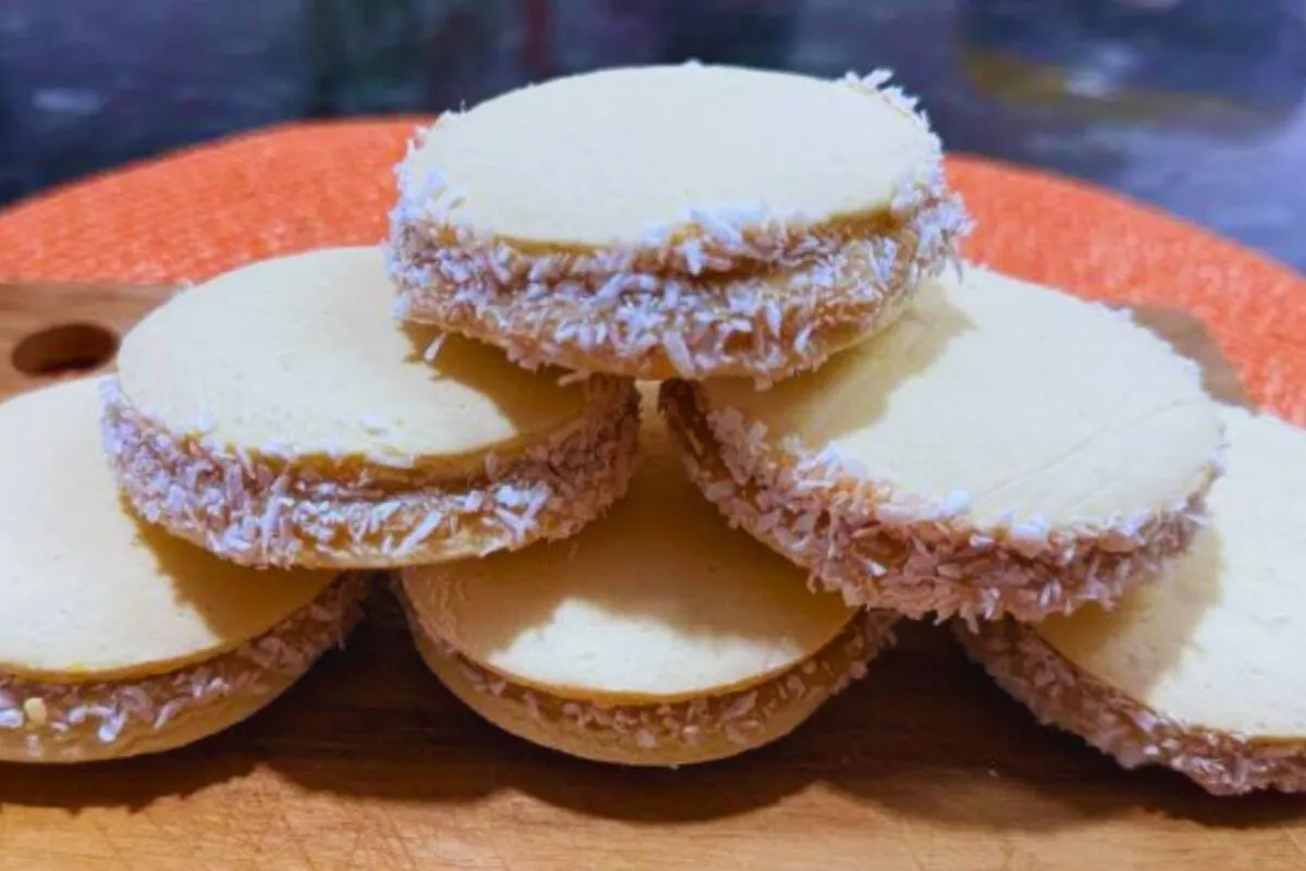 Alfajor de doce de leite macio que desmancha na boca e é fácil mais de fazer do que você imagina