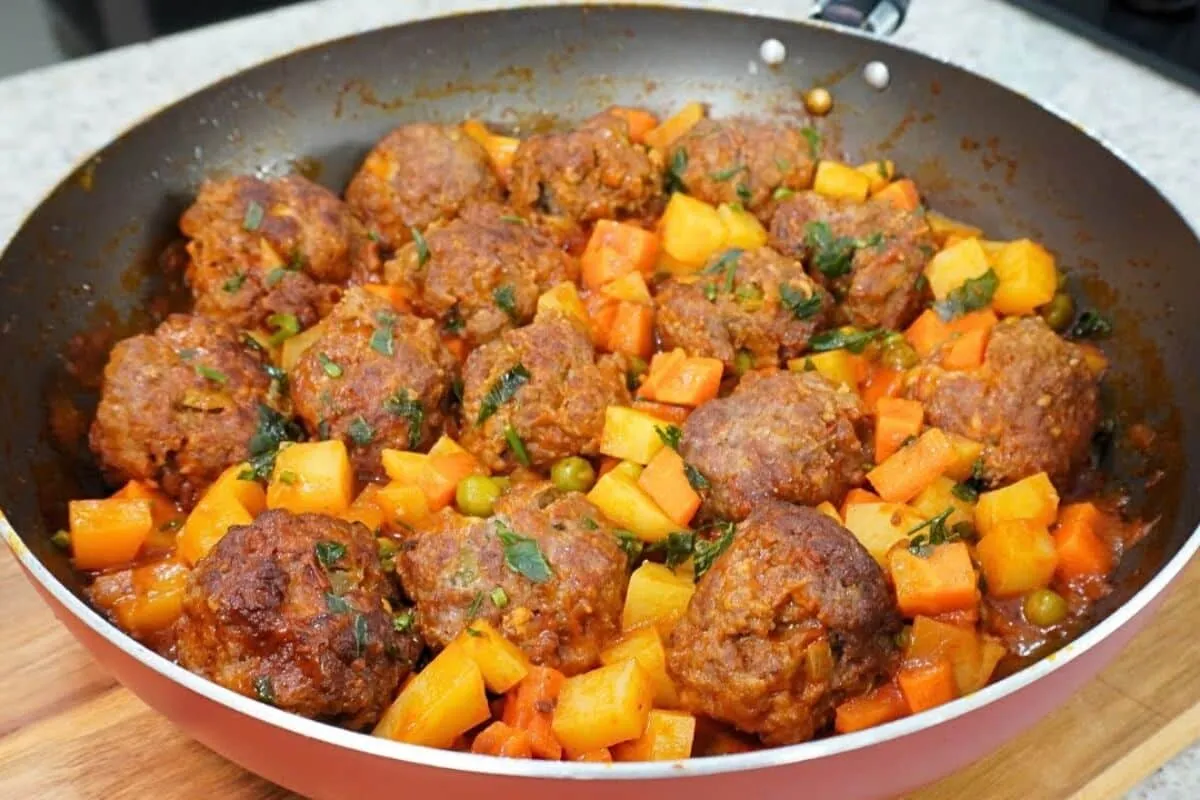 Almôndegas de carne moída para qualquer dia da semana muito prático de preparar