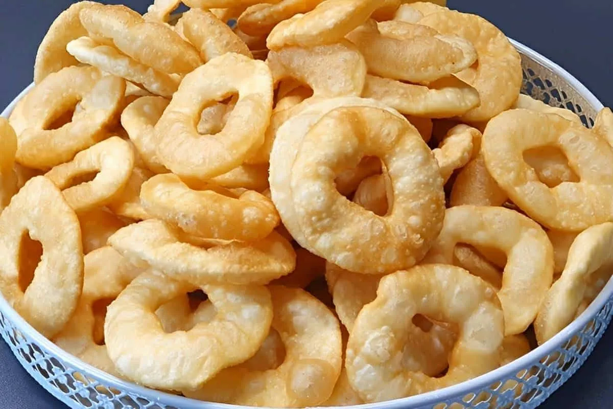 Apenas água sal e farinha misturados para fazer um salgadinho fácil e delicioso