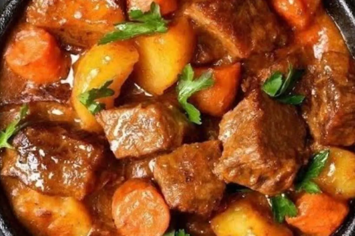 Aprenda a fazer carne de panela com legumes mais suculenta e saborosa de todas
