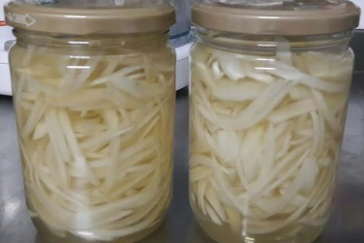 Aprenda a fazer conserva de cebola: ótima para acompanhar saladas e emagrecer