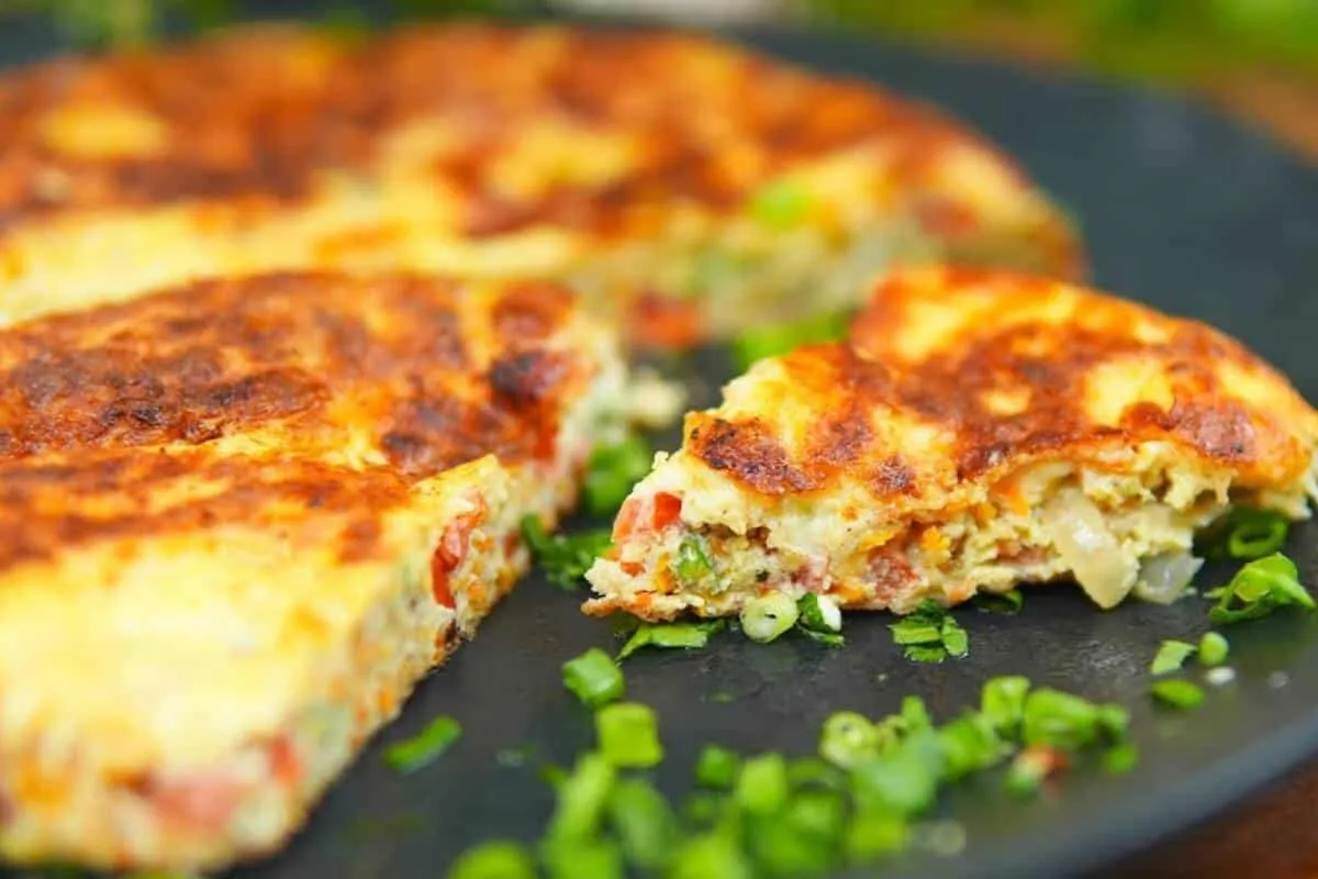 Aprenda a fazer o melhor omelete recheado que vai bem em qualquer das suas refeições