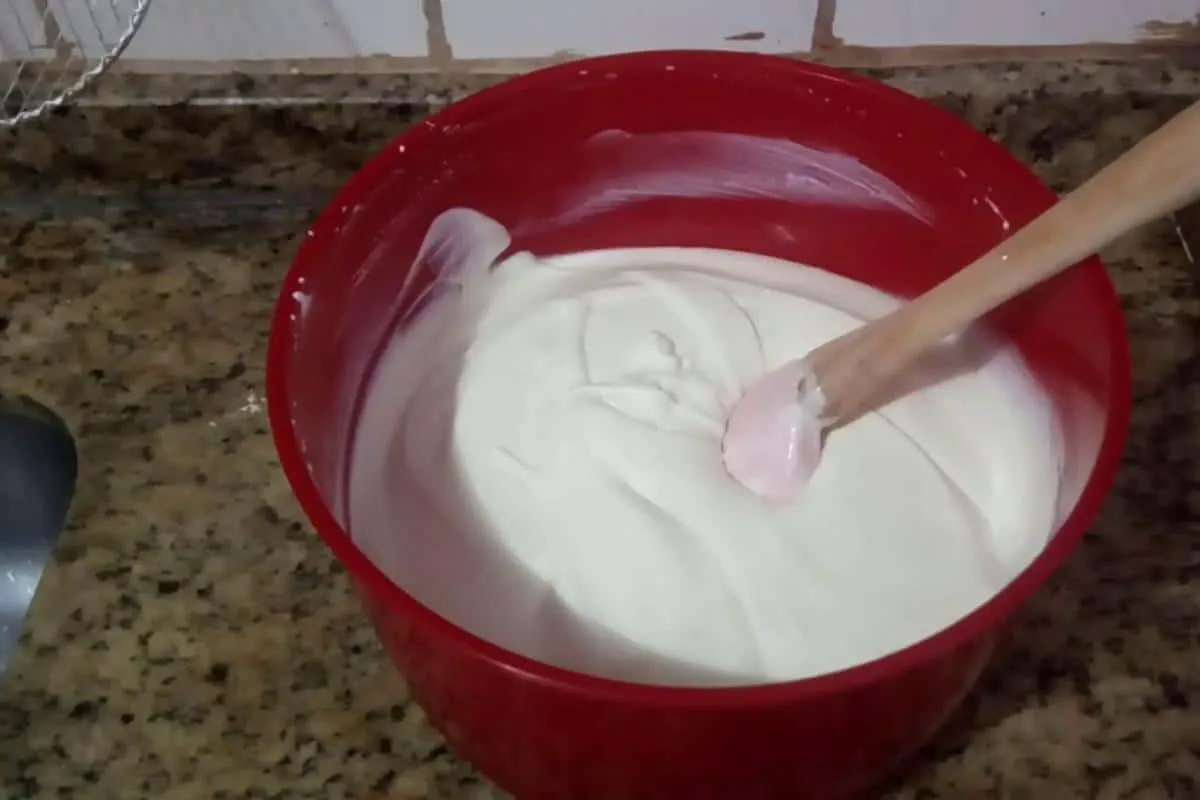 Aprenda a fazer recheio de bolo no pote bem fácil e econômico