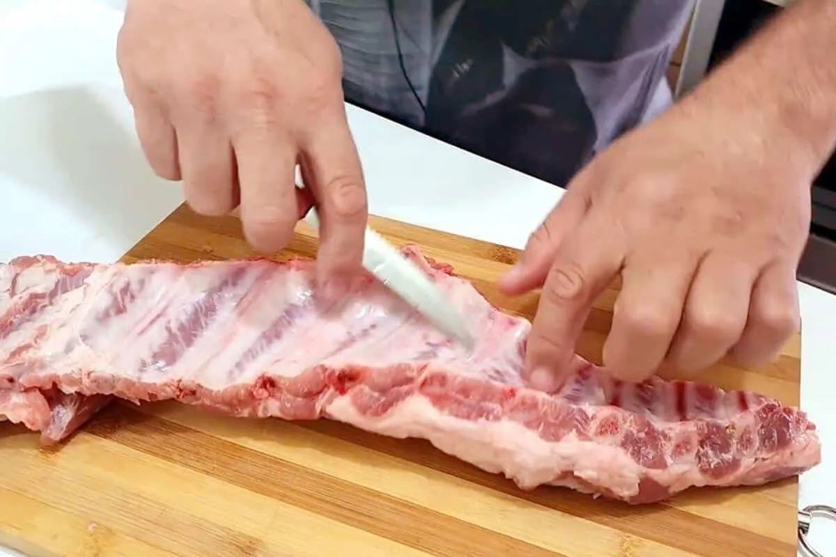 Aprenda a preparar costelinha suína assada de um jeito que você nunca viu