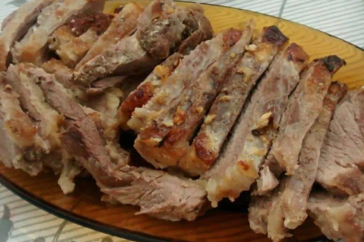 Aprenda a preparar essa receita de maminha assada no forno na manteiga e no alho