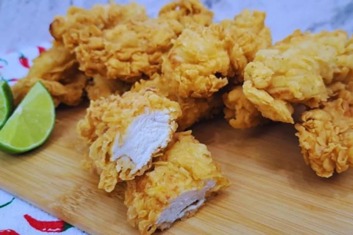 Aprendi a fazer em casa o frango frito do kfc: veja como empanar do jeito certo