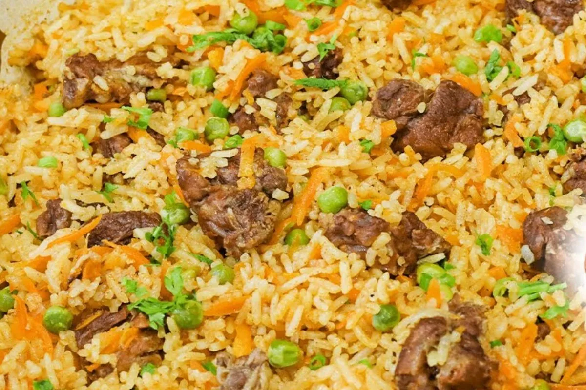 Arroz com bananinha para um almoço completo e muito saboroso no seu réveillon em família