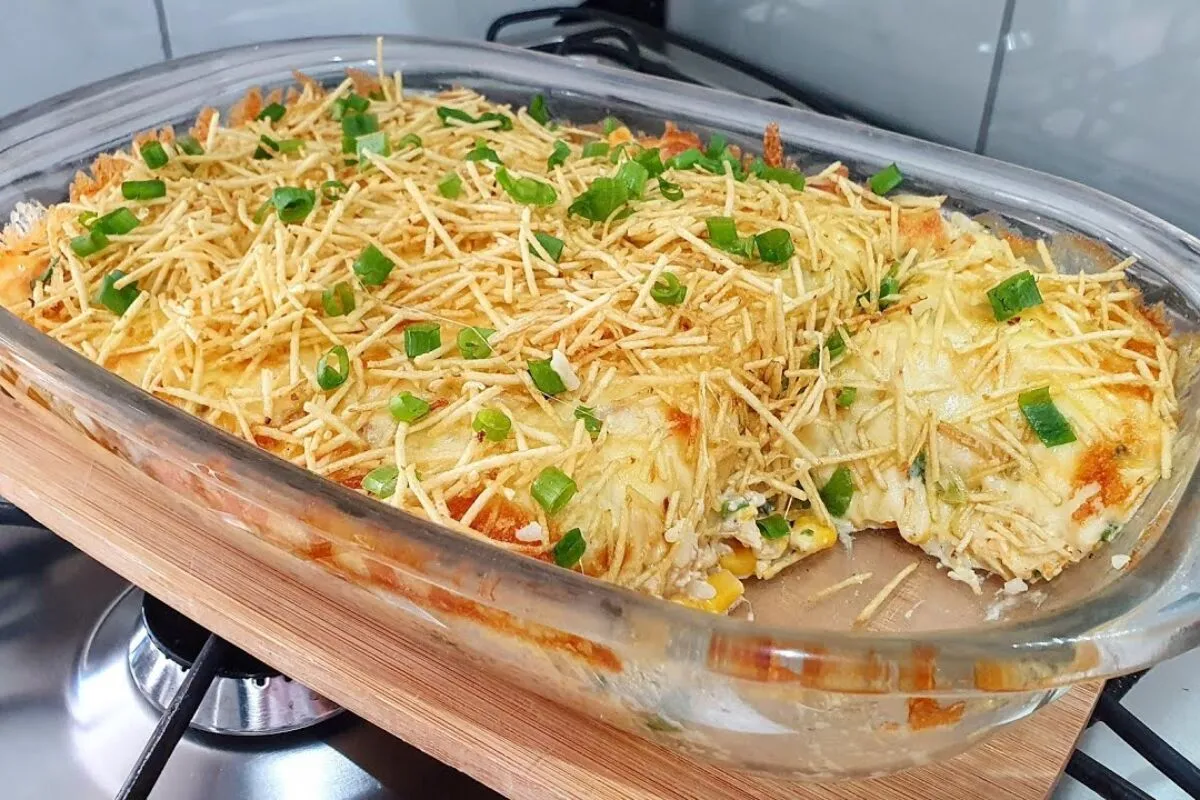 Arroz de forno cremoso e fácil para aproveitar as sobras e criar um almoço irresistível