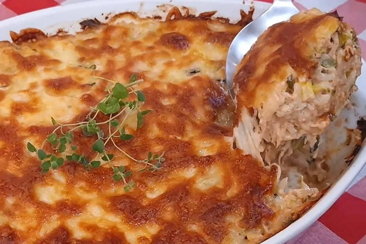 Arroz de forno rápido, fácil e completo, você aproveita as sobras e cria um prato delicioso