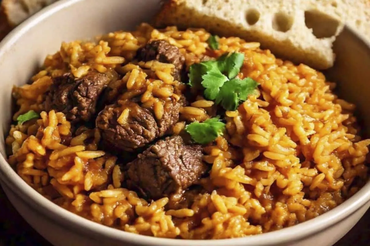 Arroz maria isabel: não deixe o almoço cair na mesmice e surpreenda a todos com este prato tradicional