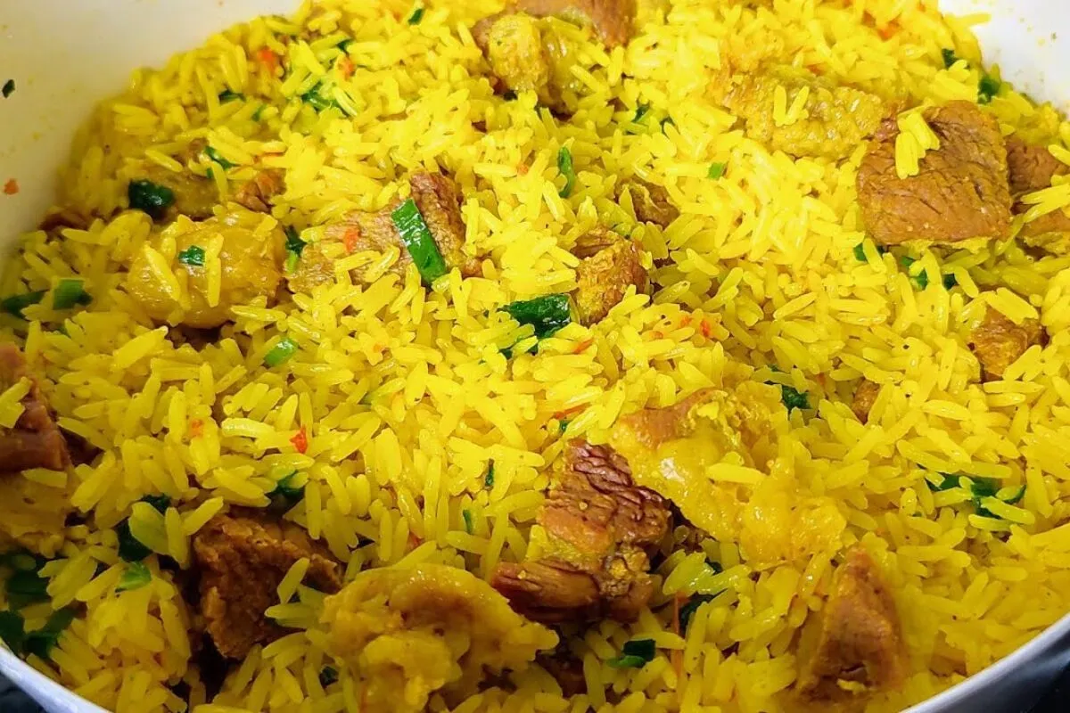 Arroz maria izabel: surpreenda a todos com este prato tradicional e cheio de sabor para o seu almoço