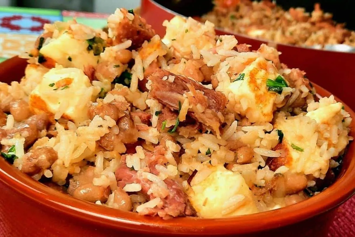 Baião de dois, uma receita deliciosa e muito bem temperada, um clássico para servir no almoço