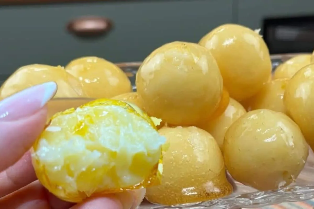 Bala baiana, um doce clássico que é muito fácil e fica com aquele brilho de dar água na boca