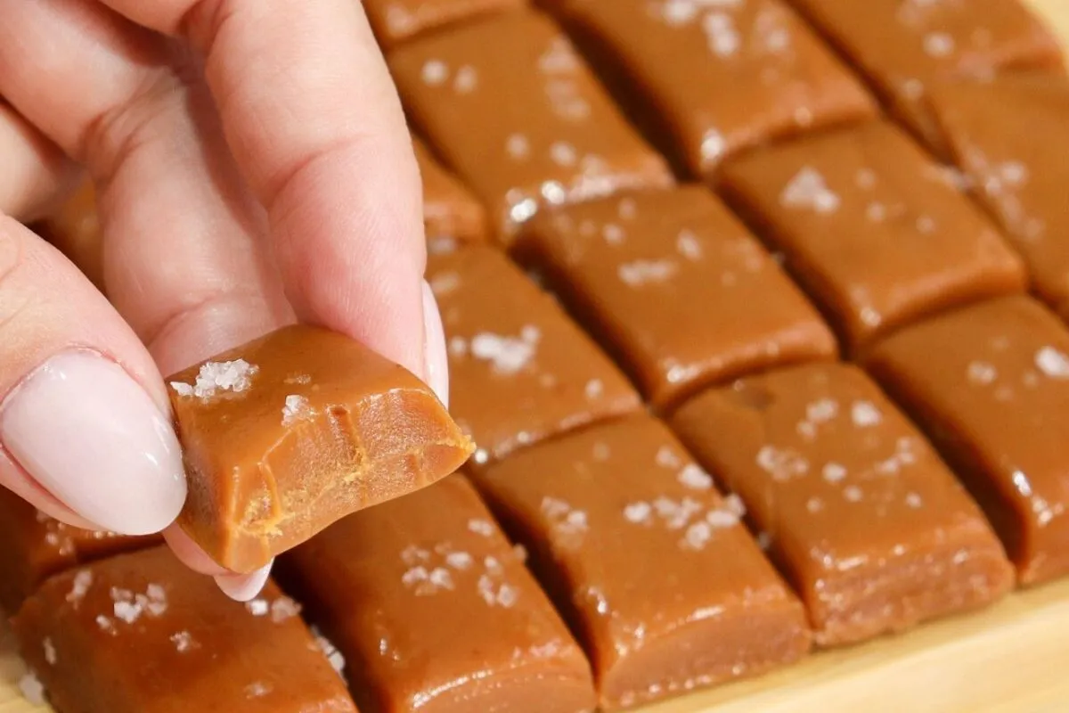 Bala de caramelo macia e cremosa que derrete e não vontade de parar de comer