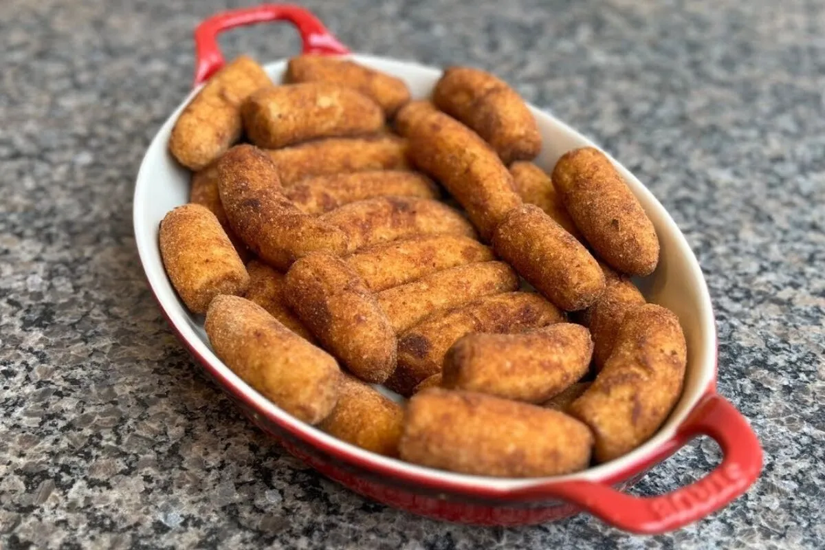 Banana à milanesa crocante por fora e macia por dentro que fica igual de restaurante mineiro