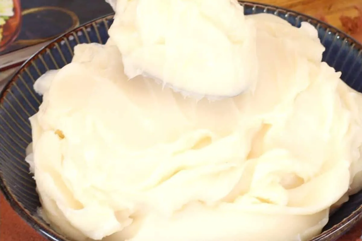 Banha de porco caseira: o segredo da vovó para fazer a banha branca, fácil e deliciosa que tempera a comida como antigamente.