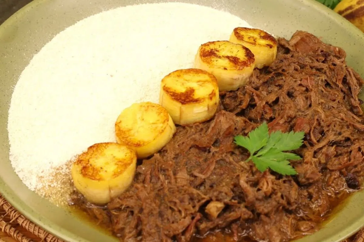 Barreado paranaense tradicional que é cheio de sabor e perfeito para reunir a família