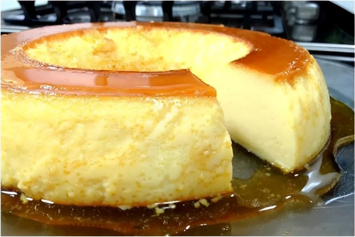 Bata esses 3 ingredientes leve à geladeira e prepare um delicioso pudim sem ovos