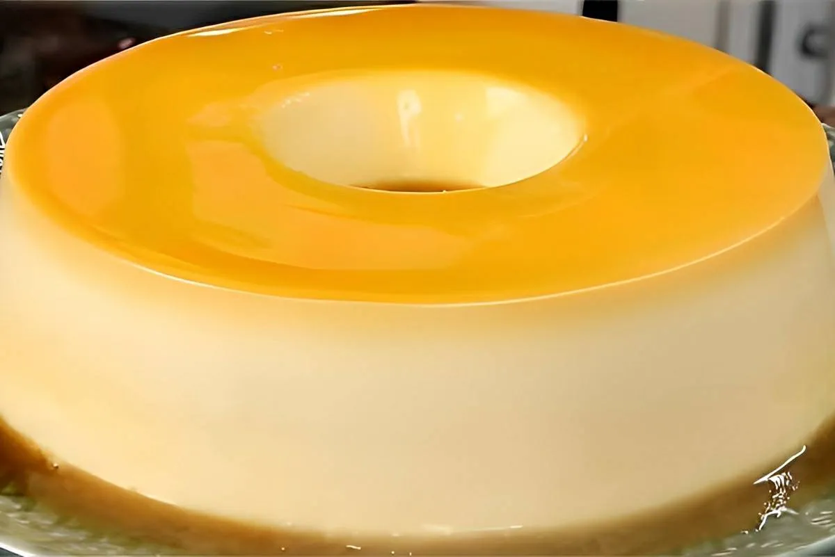 Bata leite condensado e iogurte natural no liquidificador e faça o delicioso pudim de 2 ingredientes