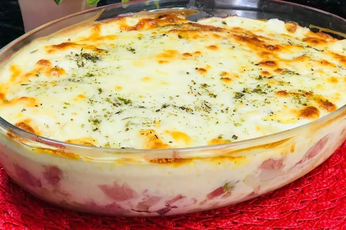 Batata à portuguesa assada com calabresa e cebola bem douradinha