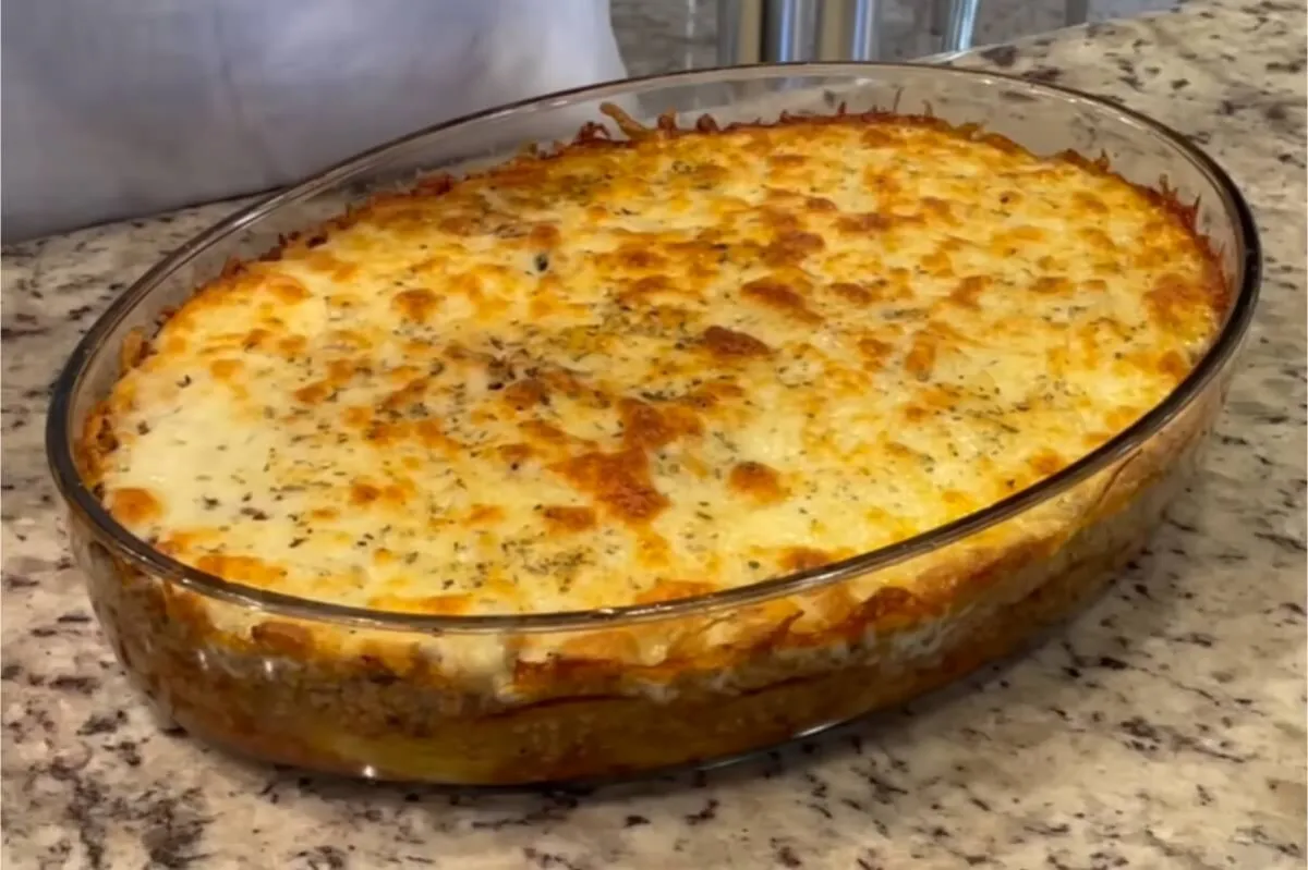 Batata com carne de forno: feita com casca e muito bem temperada, perfeita para o almoço