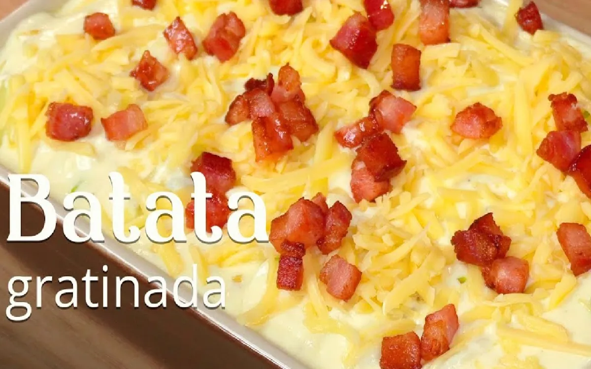 Batata gratinada cremosa para ser a estrela principal do seu almoço de domingo