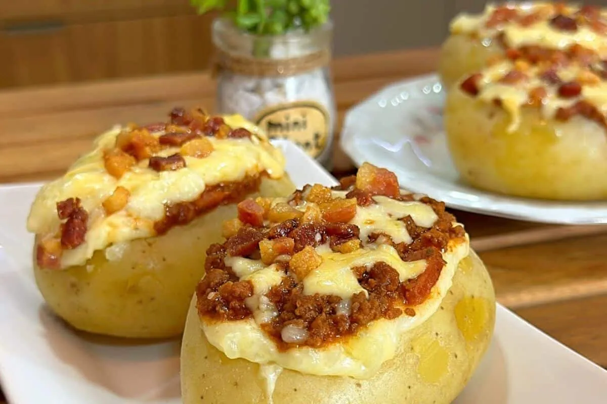 Batata recheada: um almoço rápido e fácil de fazer que você vai querer comer sempre