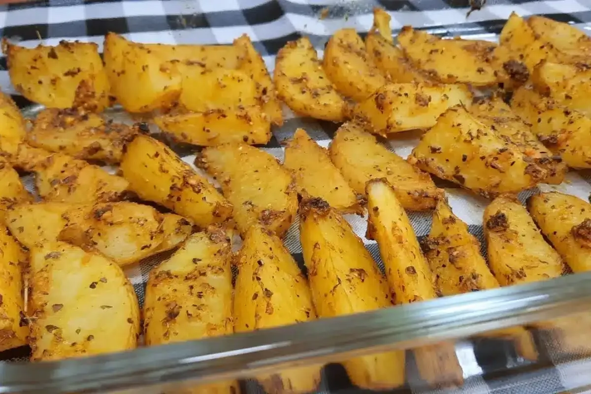 Batata rústica deliciosa: o acompanhamento mais fácil e saboroso para a ceia de Natal.