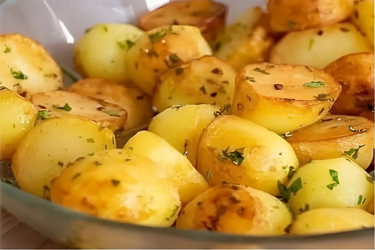 Batata sauté de restaurante macia e deliciosa para fazer na sua casa