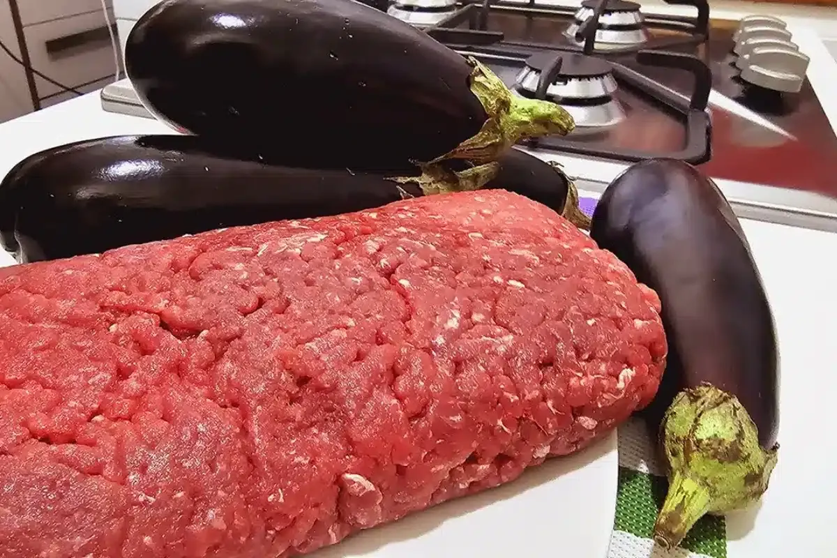Berinjela com carne moída pronta em só 5 minutos para resolver seu almoço de Natal