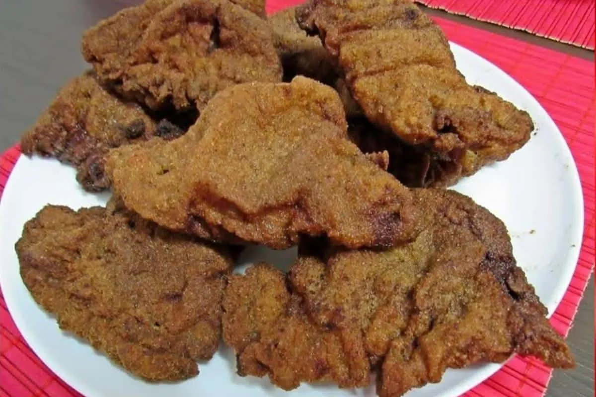 Bife à milanesa de restaurante: aprenda o segredo para a casquinha não soltar da carne