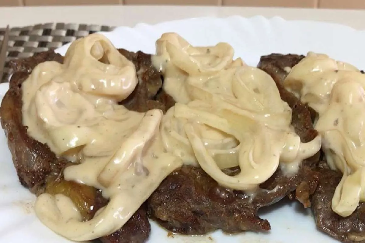 Bife ao molho de maionese para você inovar na hora de fazer seu almoço