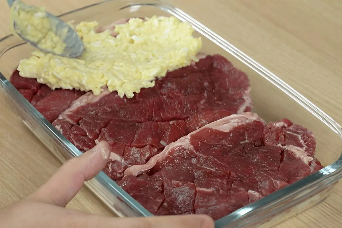 Bife de forno de um jeito que você nunca viu muito saboroso e fácil de fazer