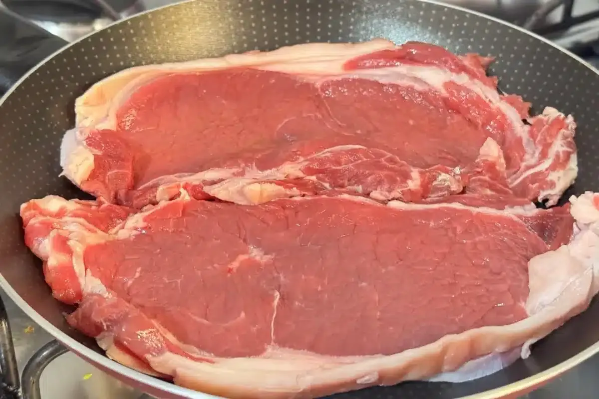 Bife macio e suculento: o segredo para nunca mais errar o ponto e servir uma carne perfeita.