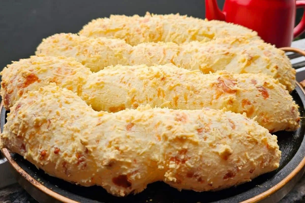 Biscoitão de polvilho: aprenda o segredo para ele ficar sequinho e não murchar ao sair do forno