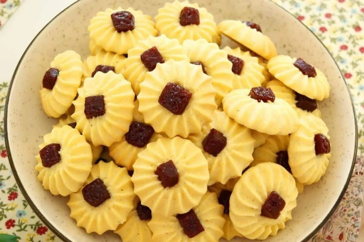 Biscoitinho amanteigado de fubá com goiabada: essa receita é viciante de tão boa que fica