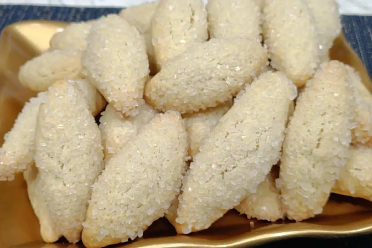 Biscoitinho de coco açucarado da vovó: tem gosto de infância e derrete na boca