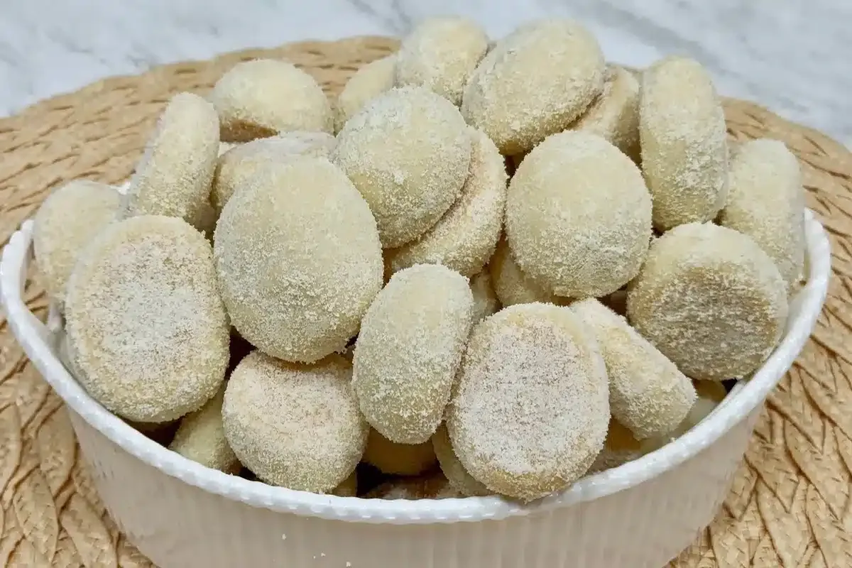 Biscoitinho de leite ninho que desmancha na boca: a vontade é não parar de comer