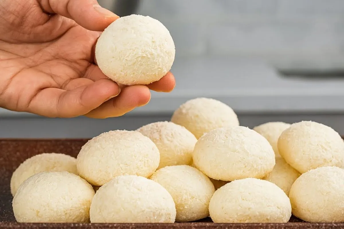 Biscoitinhos de coco que derretem na boca e são ideais para vender ou para acompanhar um café