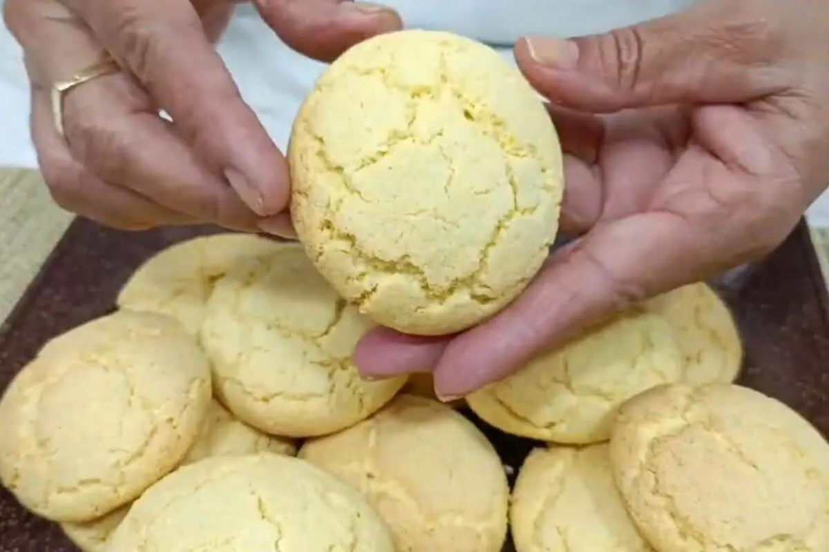 Biscoitinhos de fubá e polvilho azedo, uma ótima opção para acompanhar um café fresquinho