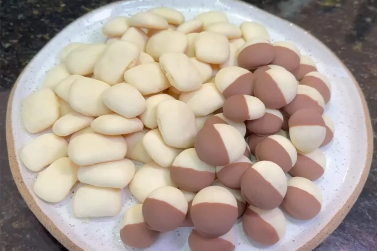 Biscoito de leite ninho que derrete na boca feito com poucos ingredientes e muito simples