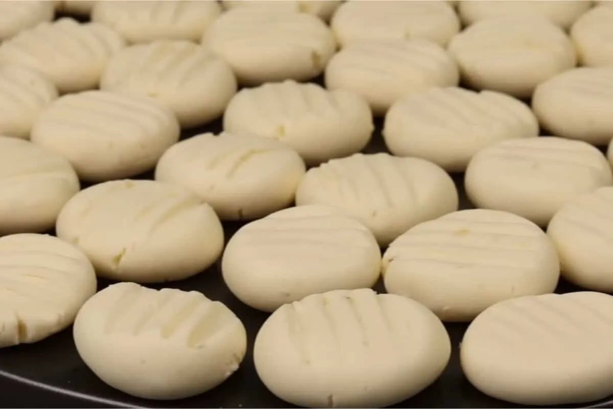 Biscoito de limão com 4 ingredientes que desmancha e não dá vontade de parar de comer