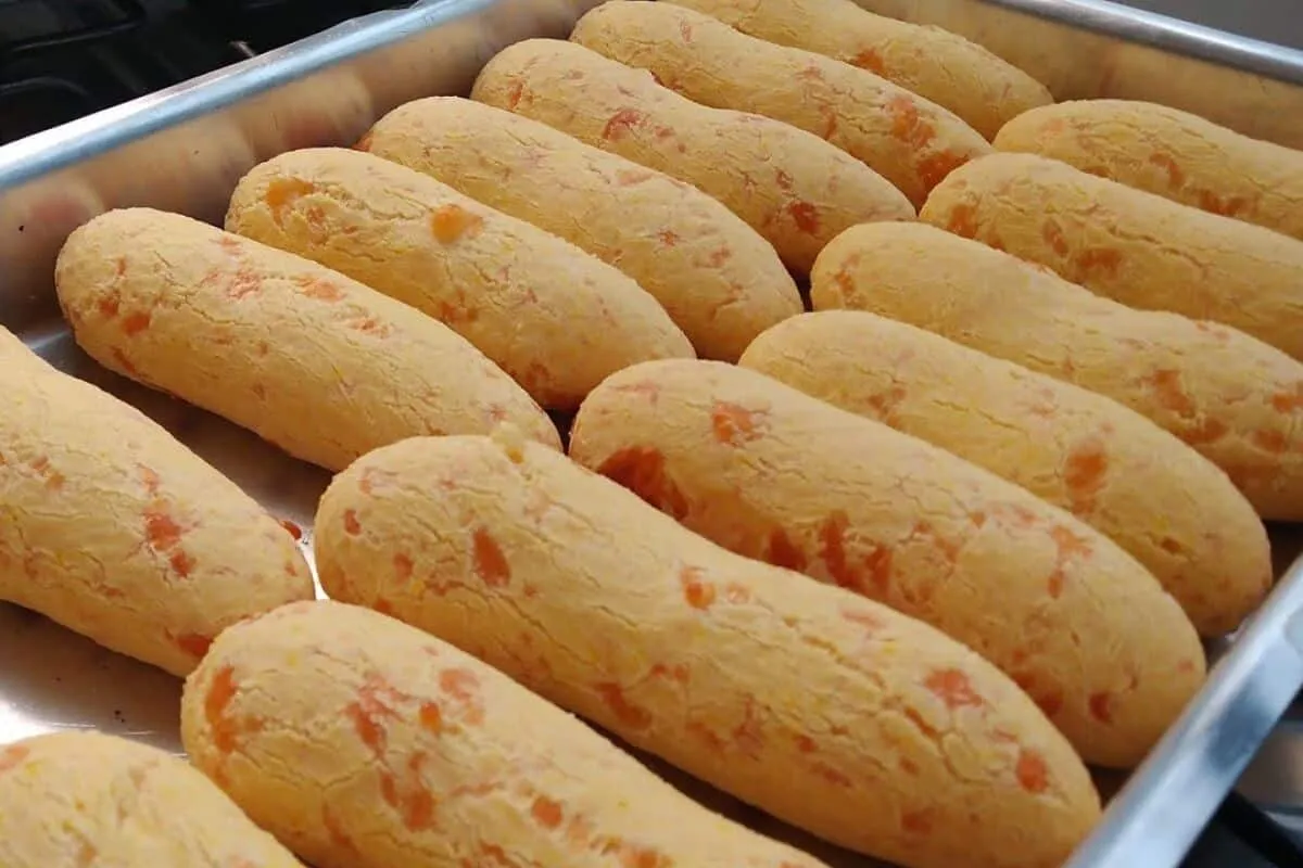 Biscoito de polvilho assado que derrete na boca e rende várias unidades