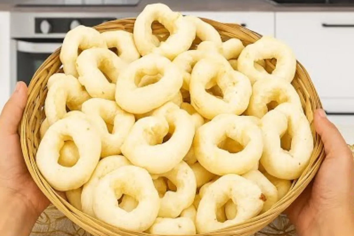 Biscoito de polvilho com 3 ingredientes: receita fácil e rápida para o café do feriado