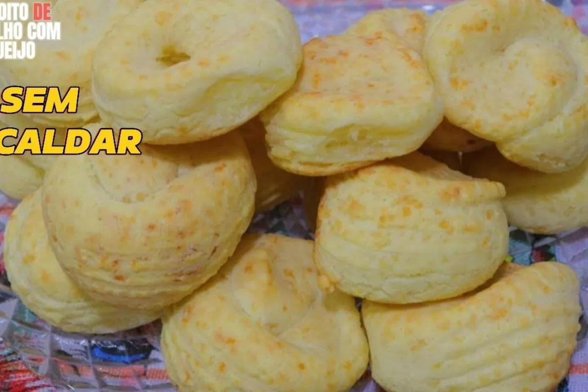 Biscoito de polvilho sem escaldar: a receita rápida e fácil que usa muito queijo e fica crocante