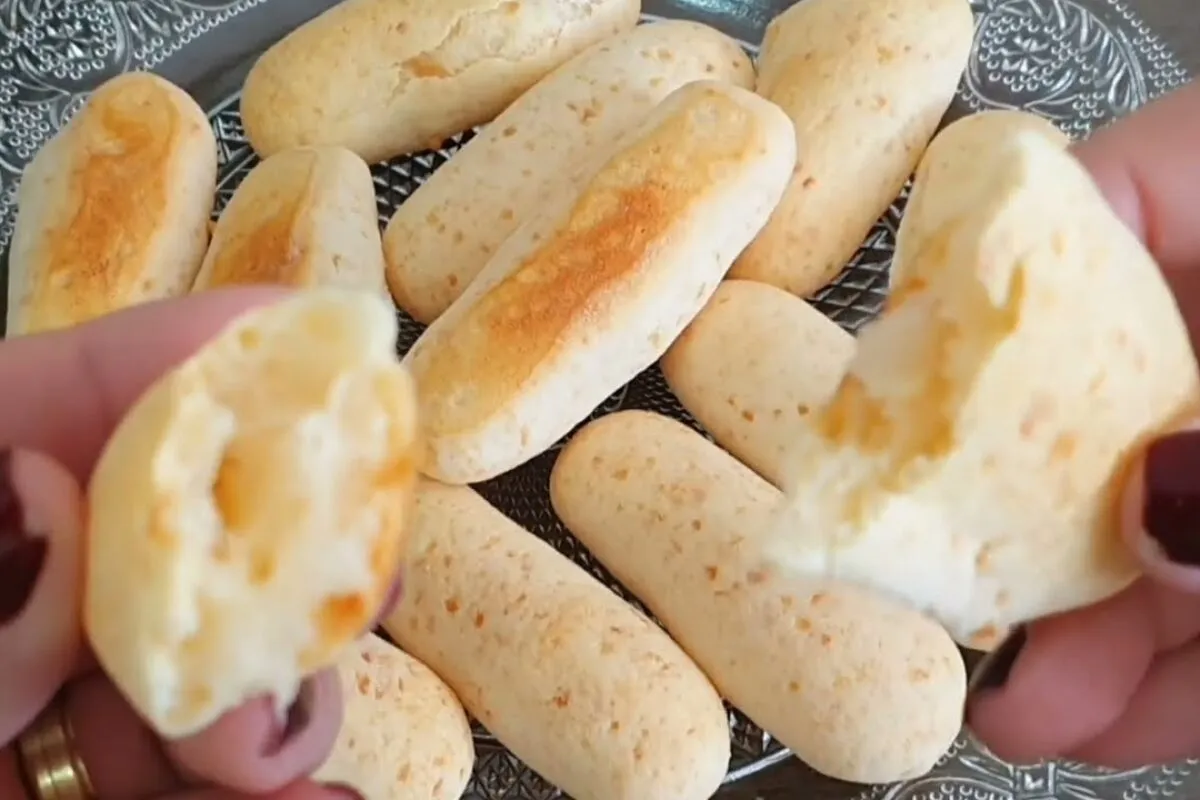 Biscoito de tapioca crocante e macio por dentro: ótimo com uma xícara de café quentinho