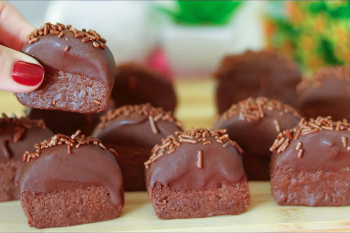 Biscoito gelado de chocolate que desmancha na boca e todo mundo vai adorar experimentar