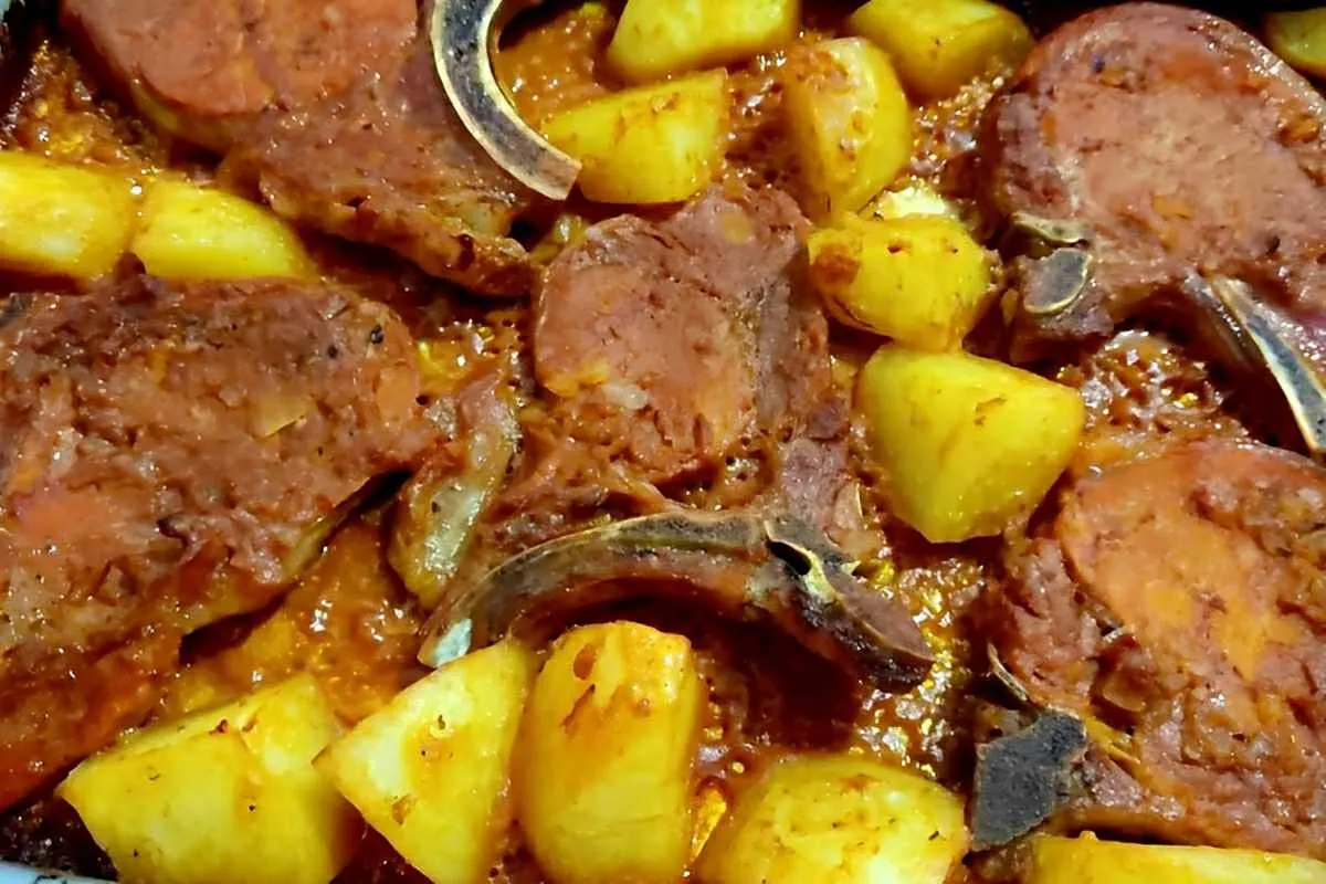 Bisteca assada no forno com batatas uma receita simples e deliciosa para o dia a dia